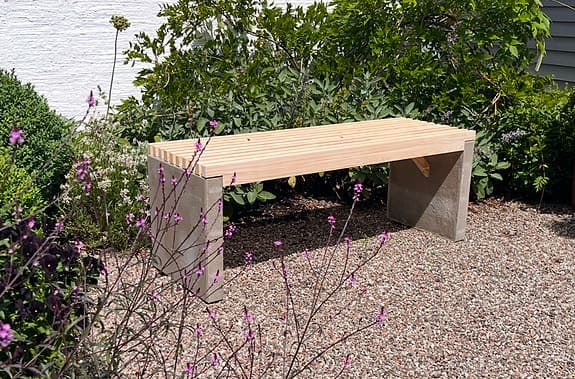 Betongbänk