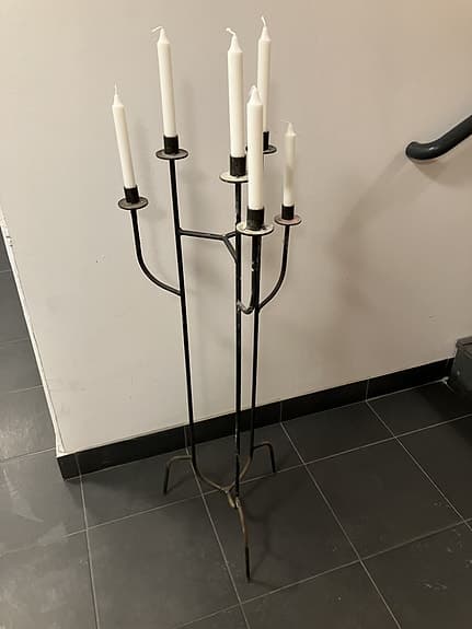Svart golvljusstake för kronljus