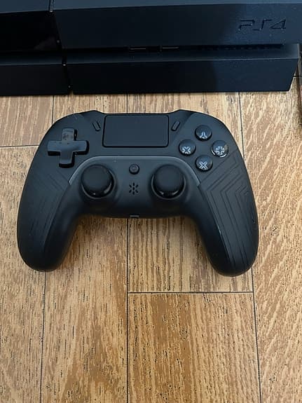 Sony Playstation 4 med handkontroll samt flera spel