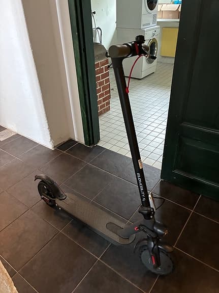 Elektrisk elscooter svart