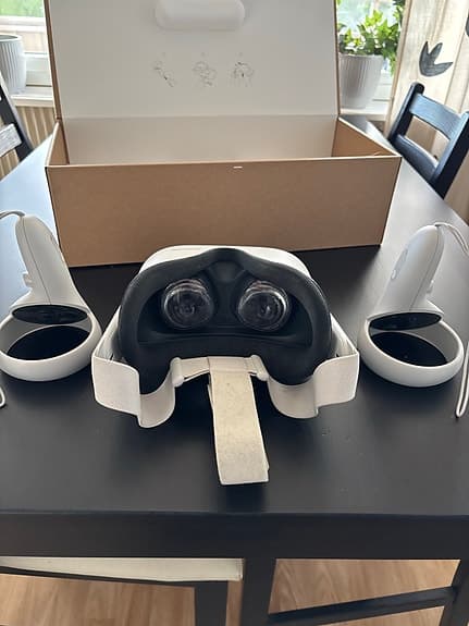 Oculus Quest 2 VR-headset med handkontroller vit