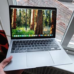 MacBook Air 13" 2020 M1 / 16GB RAM / 256GB SSD