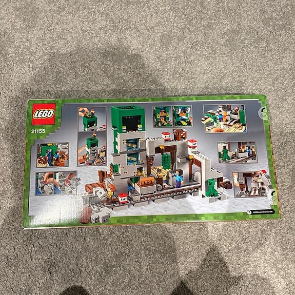 LEGO Minecraft set - oöppnad