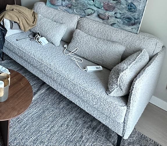 Jakobsdals Torshavn 2,5 sits soffa i ljusgrå bouclé