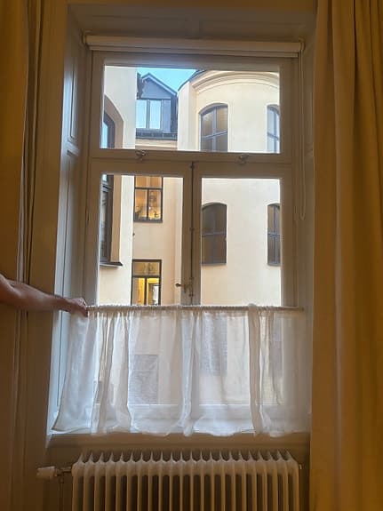 Cafégardin med gardinstång