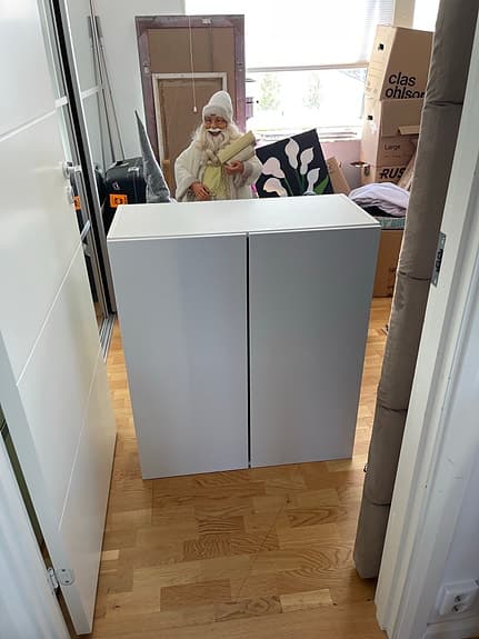 Nya köksskåp och lådor för både kök och tvätt, skjutdörr, bänkskiva