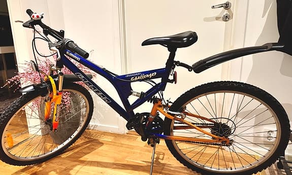 Fin Heldämpad MTB 26-tum, 18 Vxl- Nytt växelreglage Säljes!