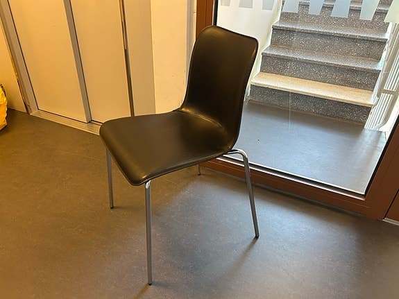 Stol - Kromade stålrörsben - Konstläder - Svart - Modern/ Stilren