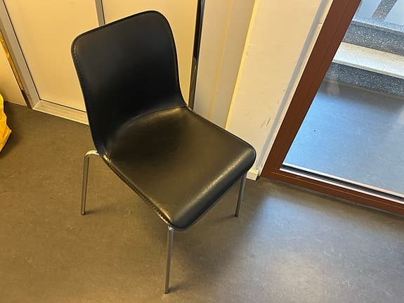 Stol - Kromade stålrörsben - Konstläder - Svart - Modern/ Stilren