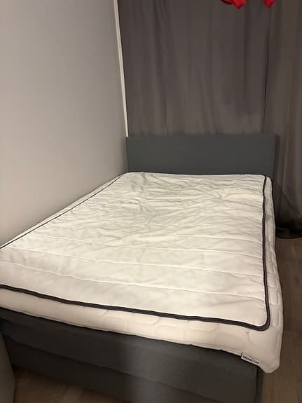 140cm kontinetalsäng med sängavel