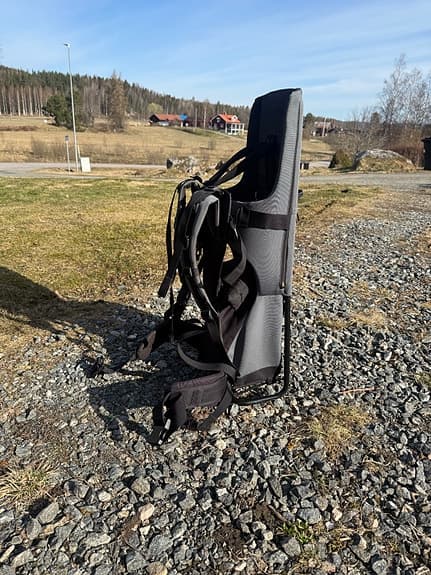 Norröna ryggbärstol grå/svart
