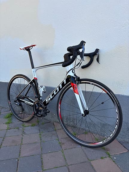 Scott Foil 10 Di2 – snabb och lättkörd landsvägscykel, mycket sparsamt använd