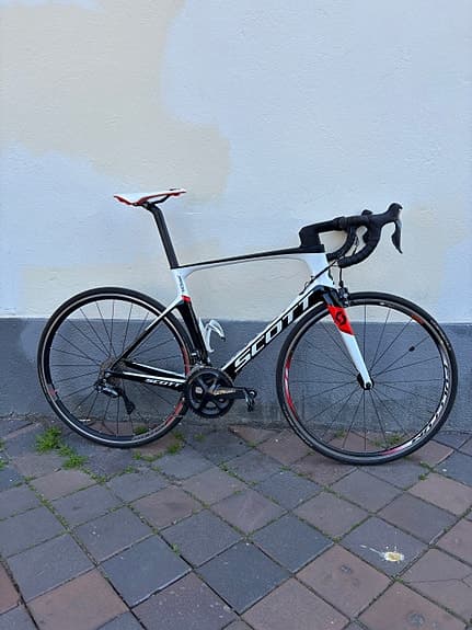 Scott Foil 10 Di2 – snabb och lättkörd landsvägscykel, mycket sparsamt använd