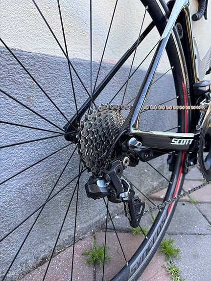 Scott Foil 10 Di2 – snabb och lättkörd landsvägscykel, mycket sparsamt använd