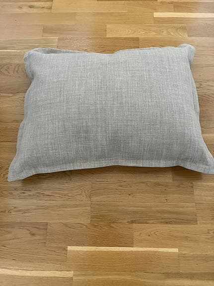 Beige kudde med strukturmönster
