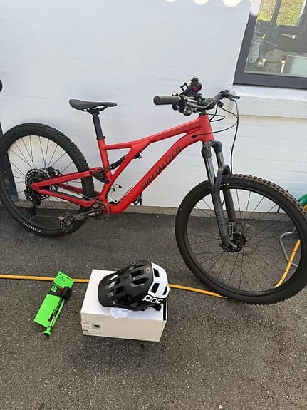 ANVÄND FYRA GÅNGER Specialized mountainbike 29" stl L unisex