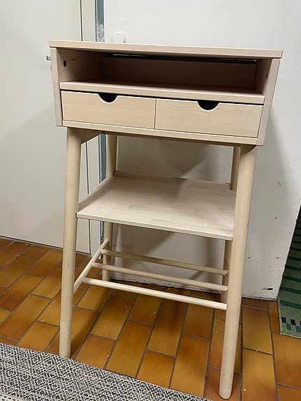 Barbord i ljus bok