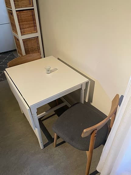 Fällbord med två stolar