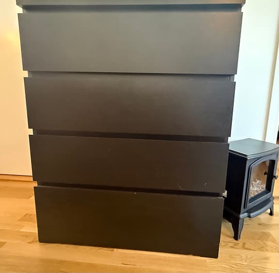 Malm byrå 4 lådor brunsvart Soffbord Lack brunsvart