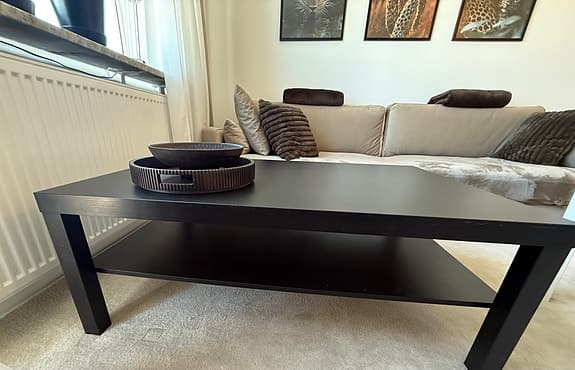 Malm byrå 4 lådor brunsvart Soffbord Lack brunsvart