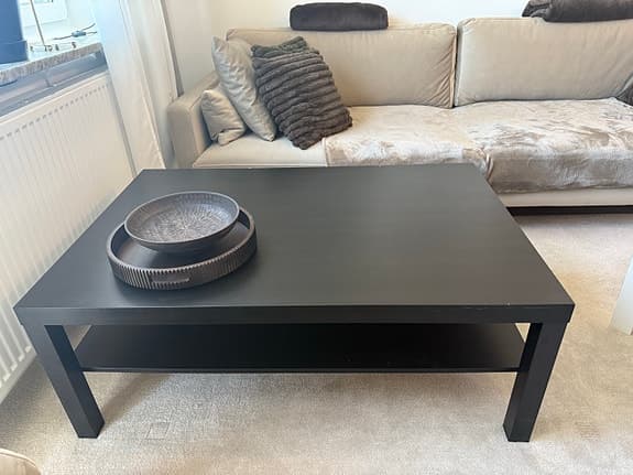 Malm byrå 4 lådor brunsvart Soffbord Lack brunsvart