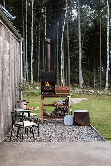 Vedeldad pizzaugn och grill i cortenstål