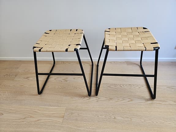 2 st IKEA BOESKIL pallar med ÅKERVINDEFLY dynor - pga flytt