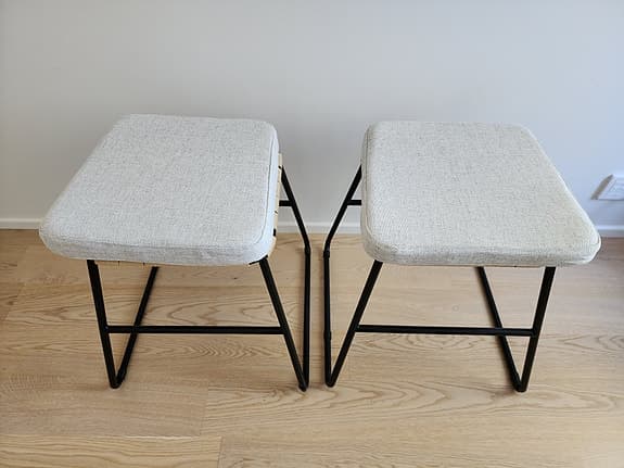2 st IKEA BOESKIL pallar med ÅKERVINDEFLY dynor - pga flytt