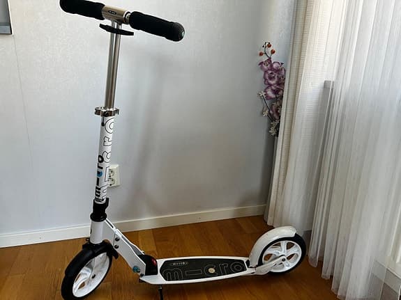 Micro sparkcykel vit
