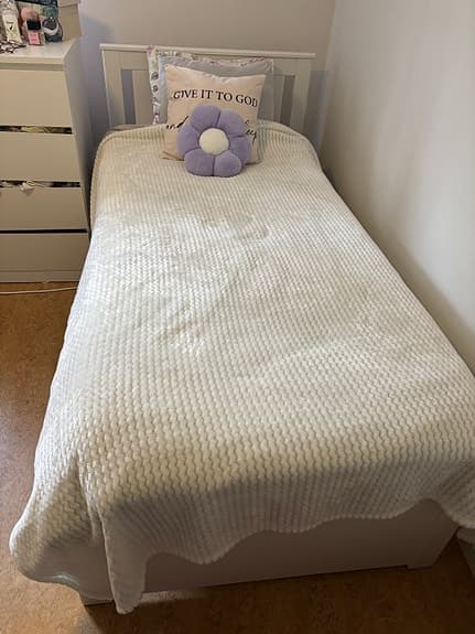 Vit sängstomme från IKEA