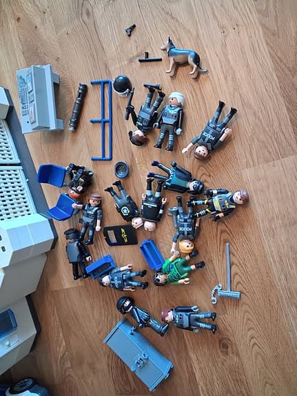 Massa Playmobil - polisstation, brandstation med fordon och figurer
