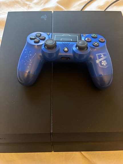 Sony Playstation 4 spelkonsol svart med blå handkontroll