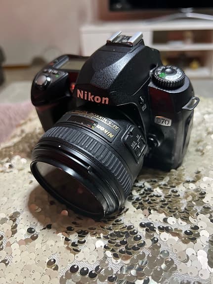 Säljes: Nikon D70 + Nikon AF Nikkor 50mm objektiv
