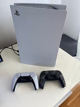 Playstation 5 konsol med 2 handkontroller. Digital edition