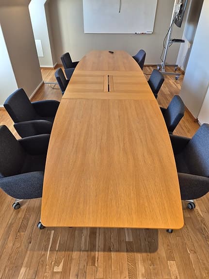 Exklusivt konferensbord från Skandiform – 4,5 meter – Premiumkvalitet