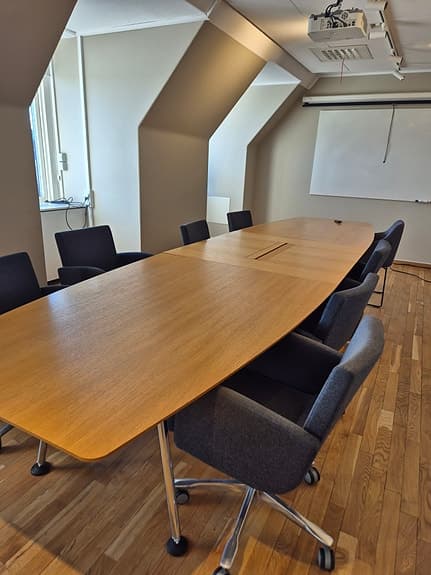 Exklusivt konferensbord från Skandiform – 4,5 meter – Premiumkvalitet