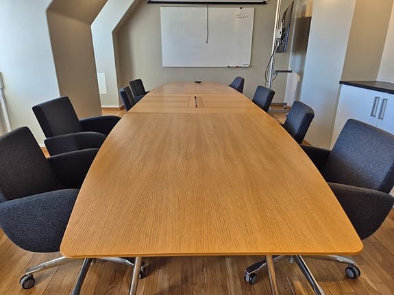 Exklusivt konferensbord från Skandiform – 4,5 meter – Premiumkvalitet