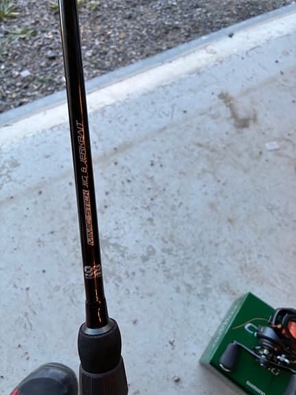 Shimano Curado MGL 71HG vänstervev rulle + Mimic Stick Jig & Jerkbait spö