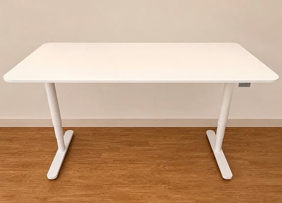 Höj- och sänkbart skrivbord från IKEA – som nytt!