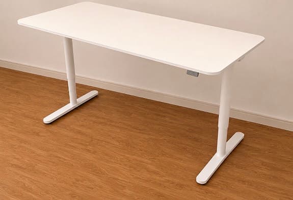 Höj- och sänkbart skrivbord från IKEA – som nytt!