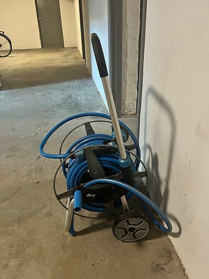 Slangvagn med trädgårdsslang blå