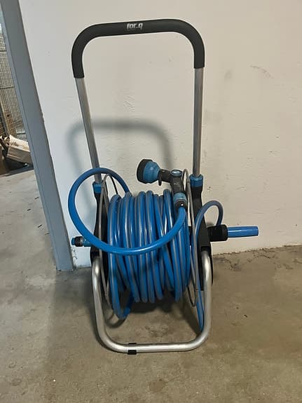 Slangvagn med trädgårdsslang blå