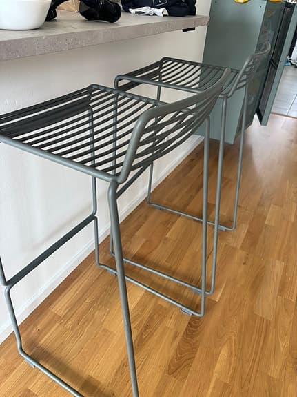 Två barstolar från HAY