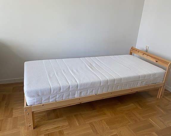 Säng + ribbotten+ madrass