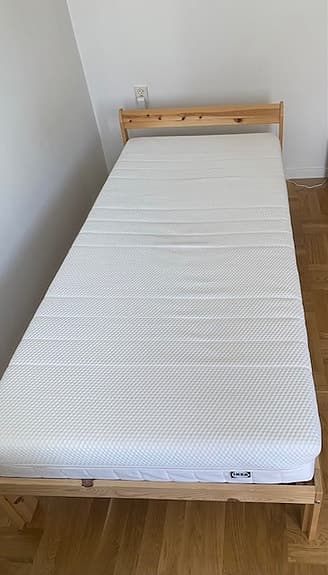 Säng + ribbotten+ madrass