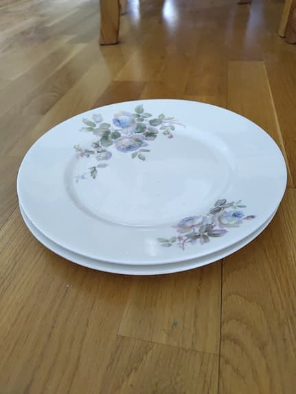Gustavsberg porslinstallrikar med blommönster dekor 2432