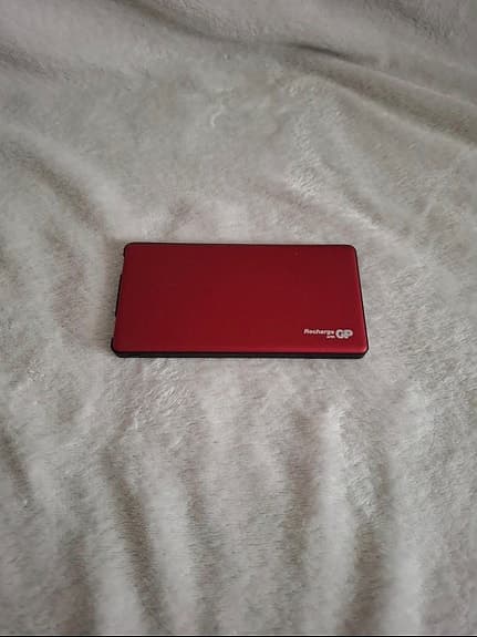 Röd powerbank GP voyage 2.0