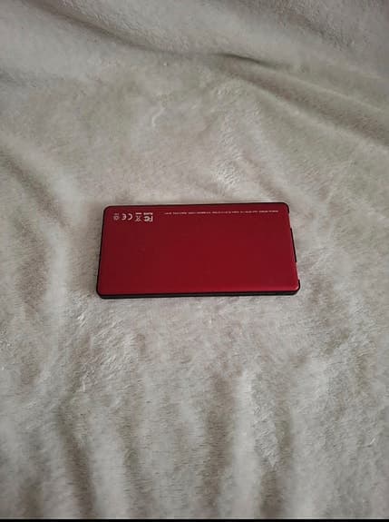Röd powerbank GP voyage 2.0