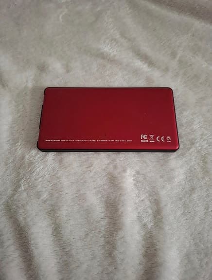 Röd powerbank GP voyage 2.0