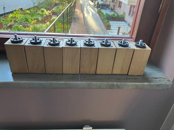 8 st IKEA BURFJORD sängben i ek 10 cm